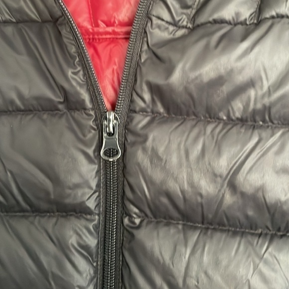 Bernardo slimming down black packable jacket in size small - Picture 3 of 6